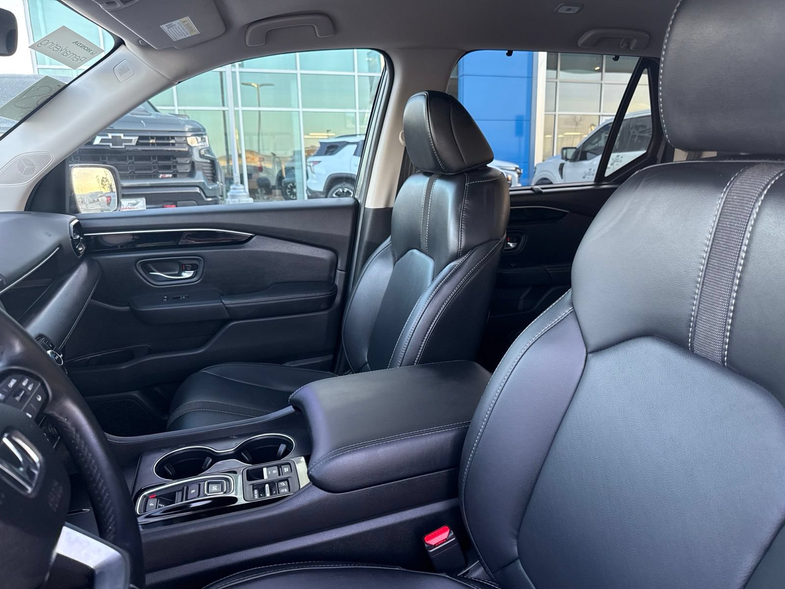Used 2025 Honda Pilot EX-L image 9