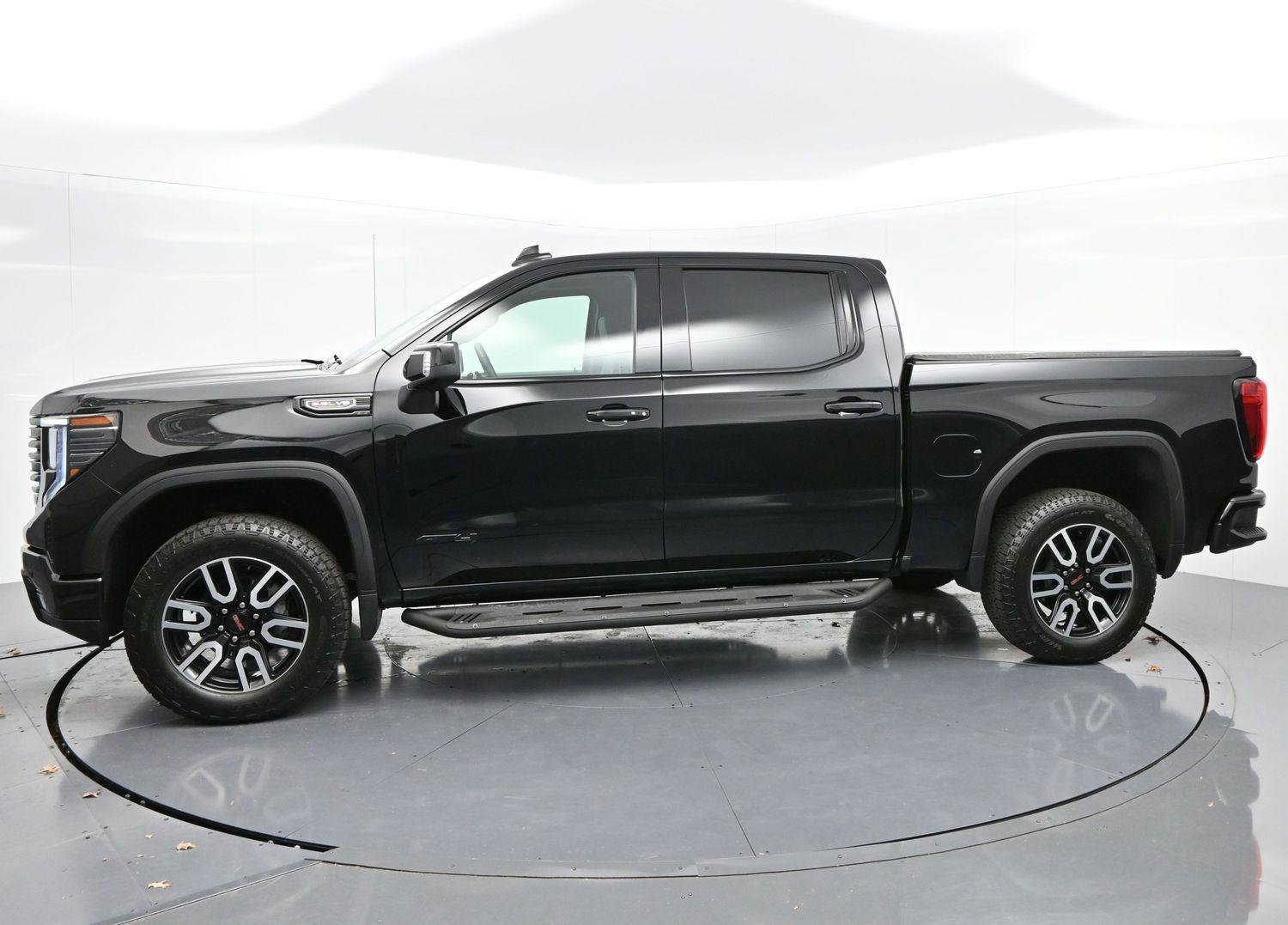 Used 2024 GMC Sierra 1500 AT4 w/ Technology Package image 4