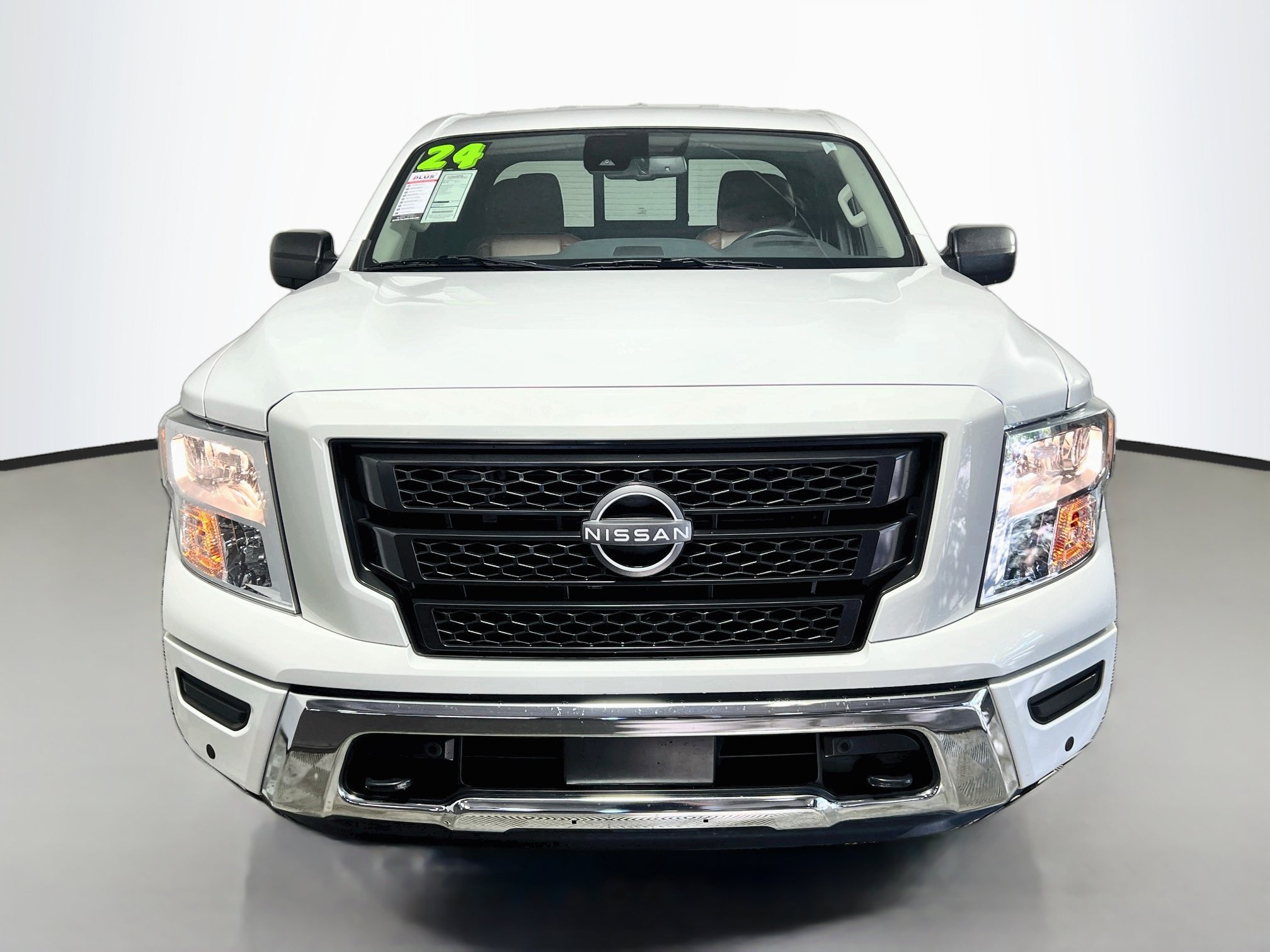 Used 2024 Nissan Titan SV AWD/4WD image 10