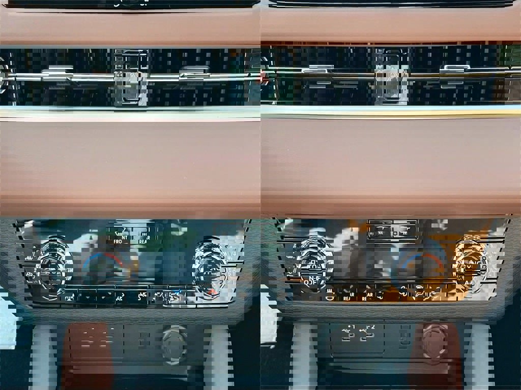 New 2026 Mitsubishi Outlander SEL image 17