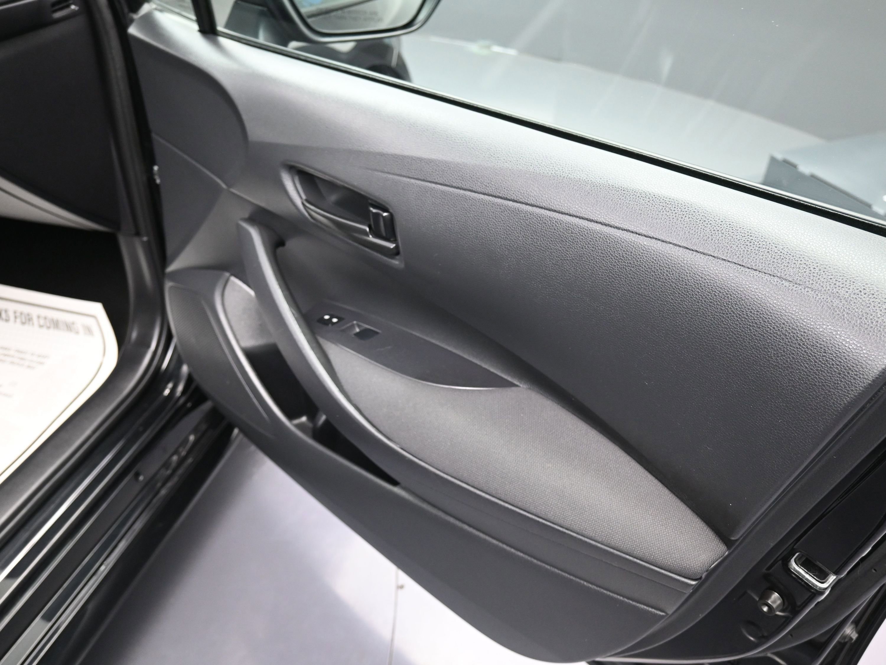 Used 2023 Toyota Corolla LE image 28