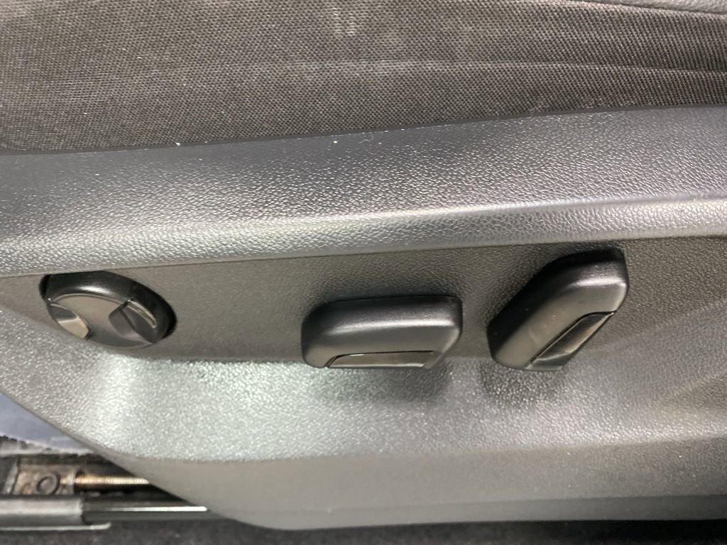 Used 2018 Volkswagen Tiguan SEL w/ 3rd Row Seat Package image 36