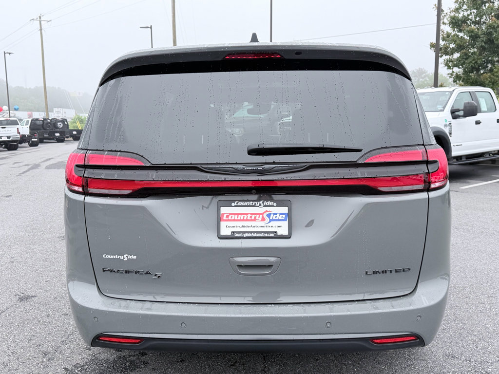 Used 2025 Chrysler Pacifica Limited FWD image 8