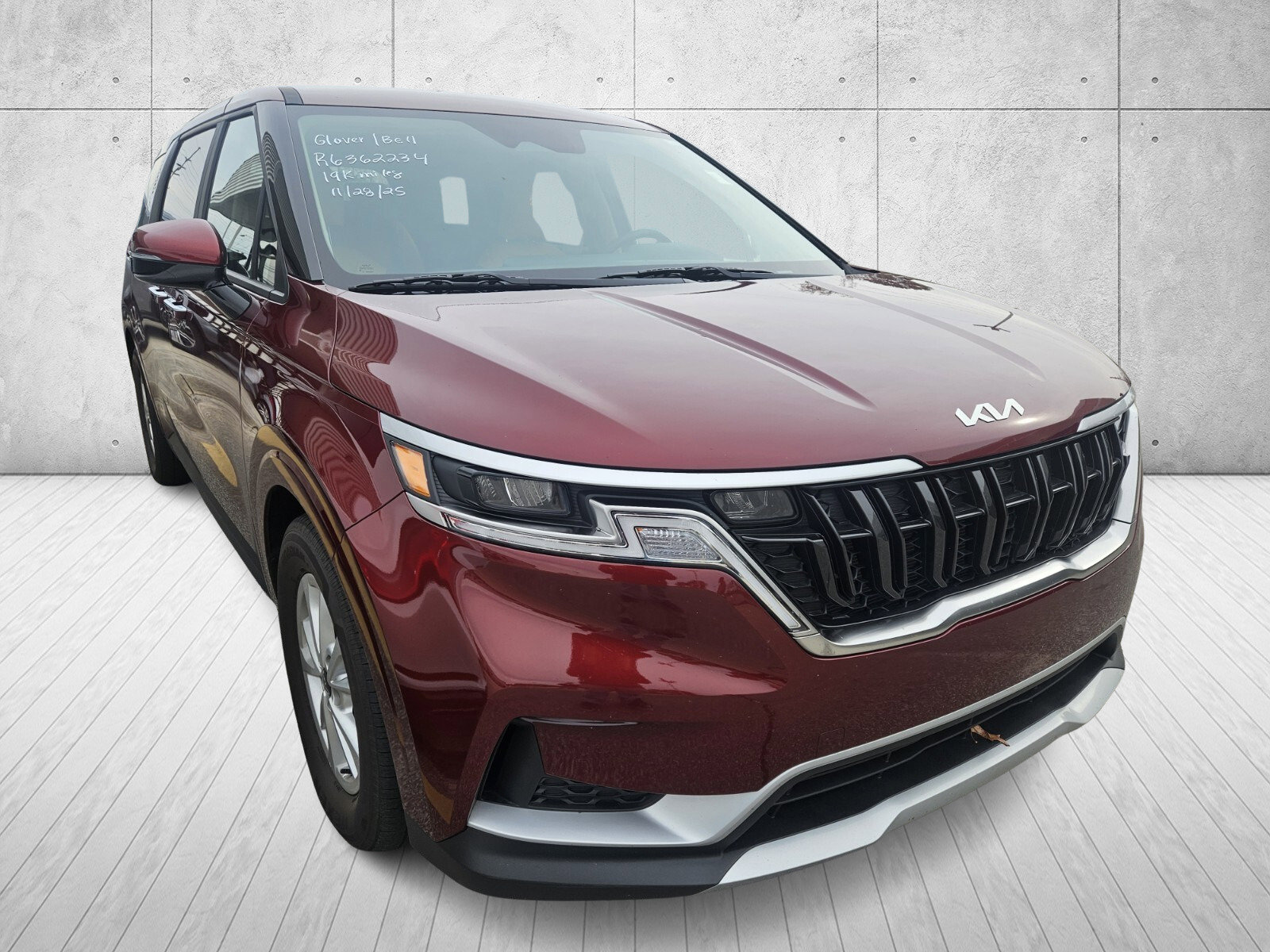 Used 2024 Kia Carnival LX image 1