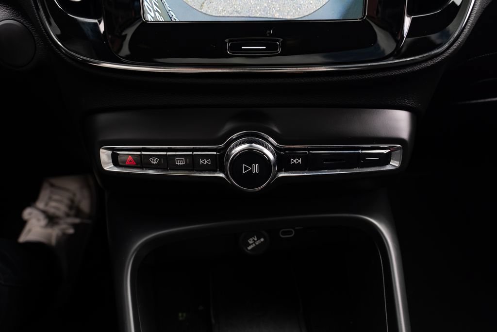 Used 2021 Volvo XC40 P8 Recharge w/ Advanced Package AWD/4WD image 15