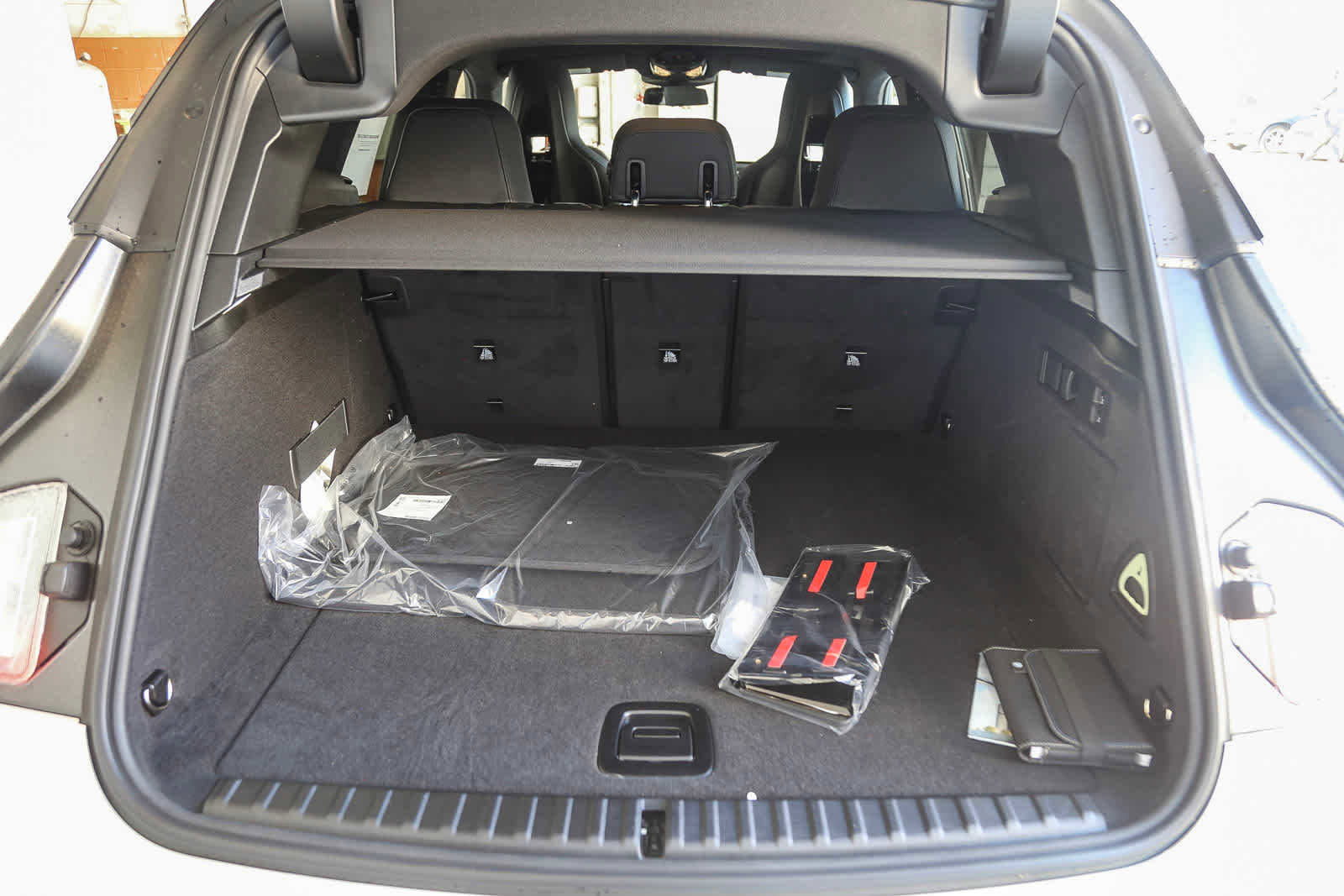 Used 2025 BMW iX xDrive50 image 26