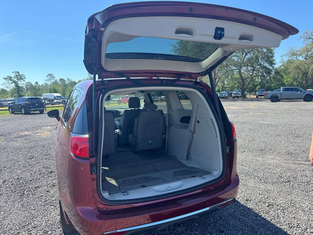 Used 2020 Chrysler Pacifica Touring w/ Advanced Safetytec Group FWD image 24