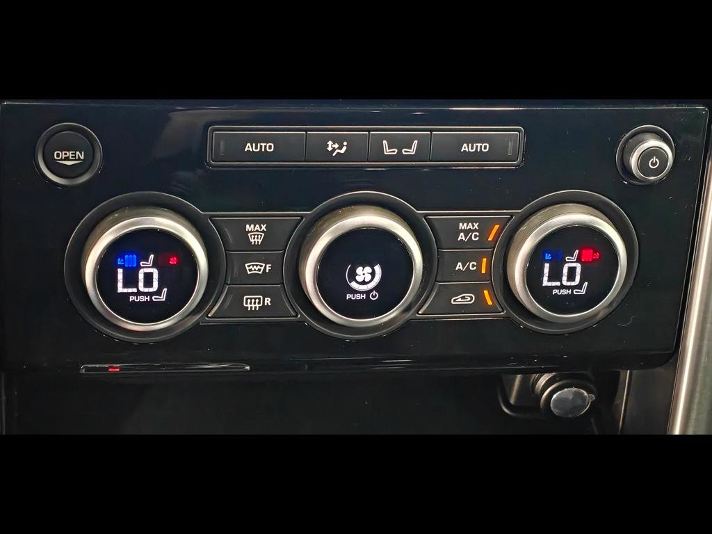 Used 2020 Land Rover Discovery HSE Luxury image 9