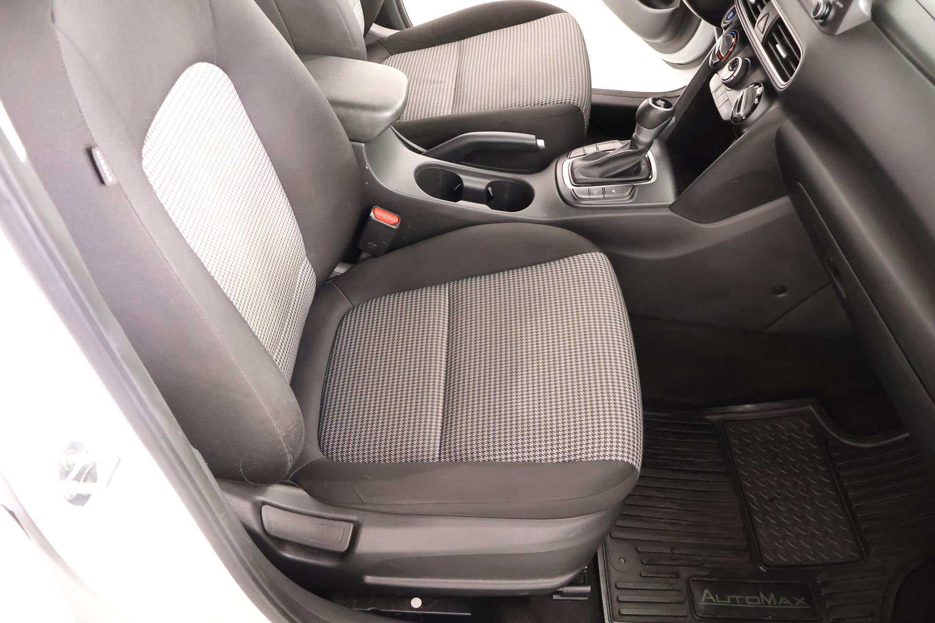 Used 2021 Hyundai Kona SEL Plus w/ Cargo Package image 12