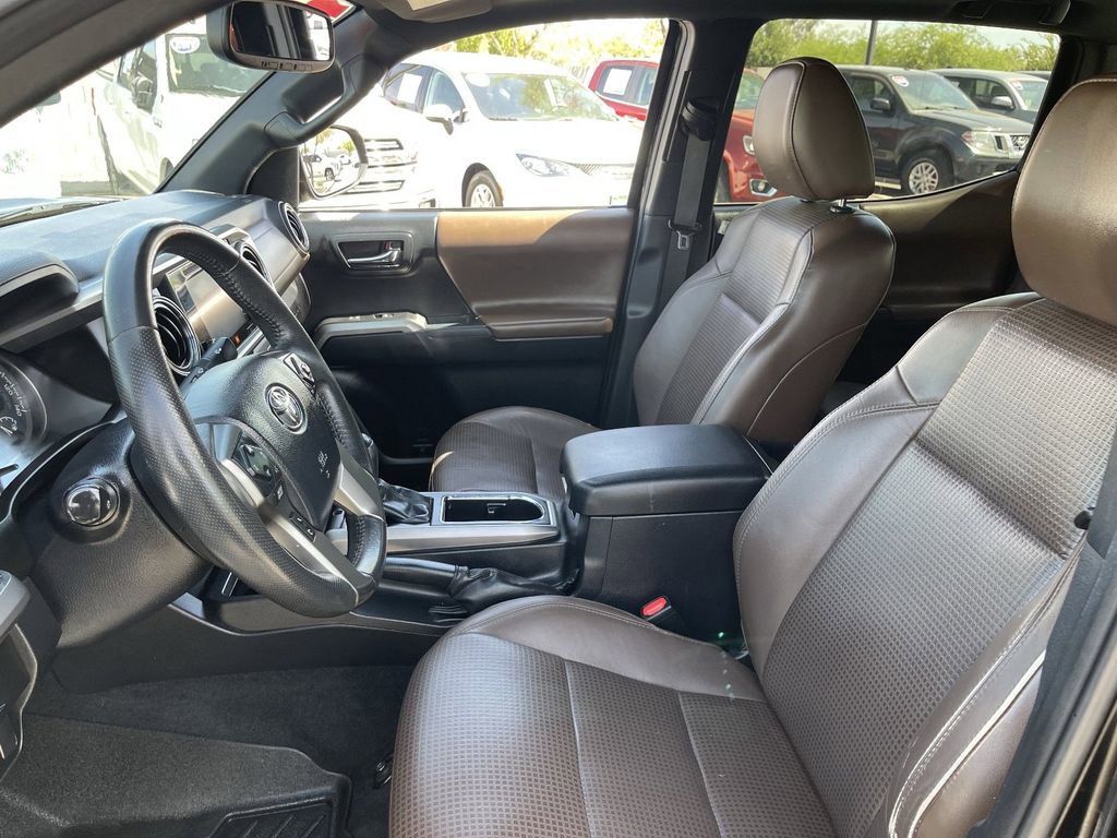 Used 2016 Toyota Tacoma Limited w/ Towing Package RWD image 19