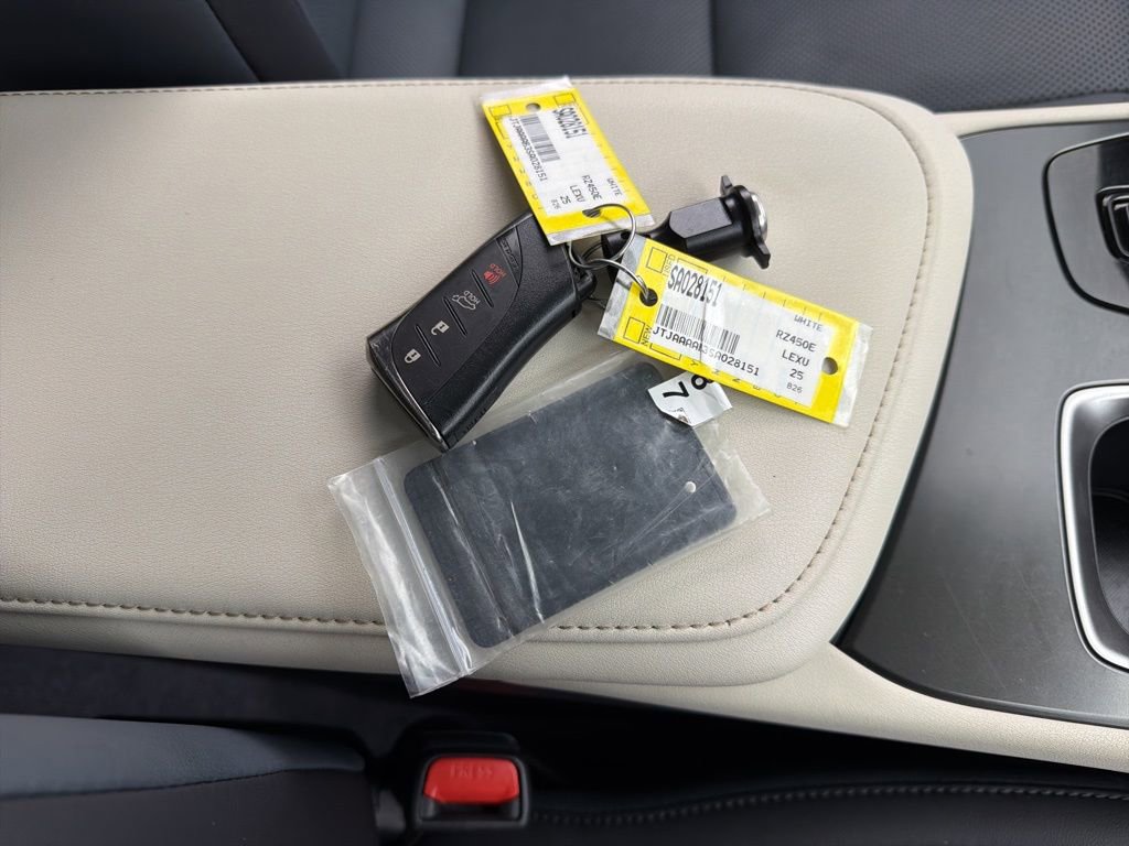 Used 2025 Lexus RZ 450e w/ Technology Package image 32