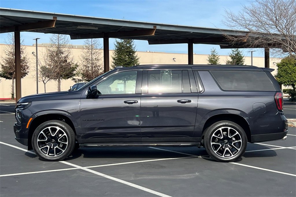 Used 2025 Chevrolet Suburban RST image 13