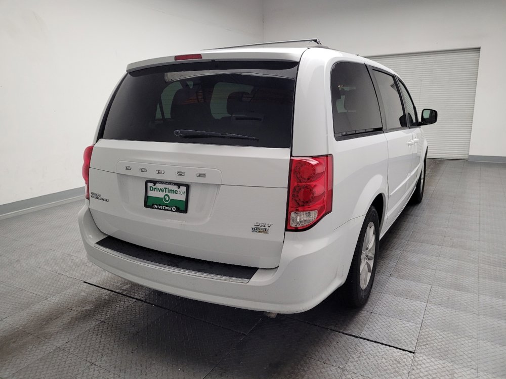 Used 2016 Dodge Grand Caravan SXT FWD image 7