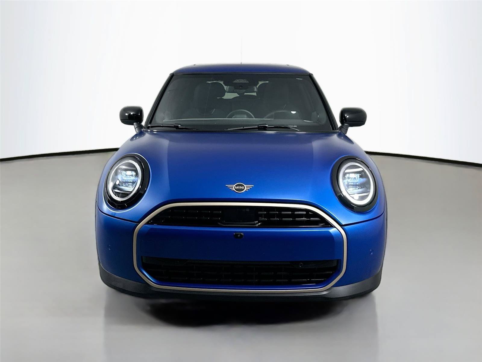 Used 2025 MINI Cooper 2-Door Hardtop FWD image 2