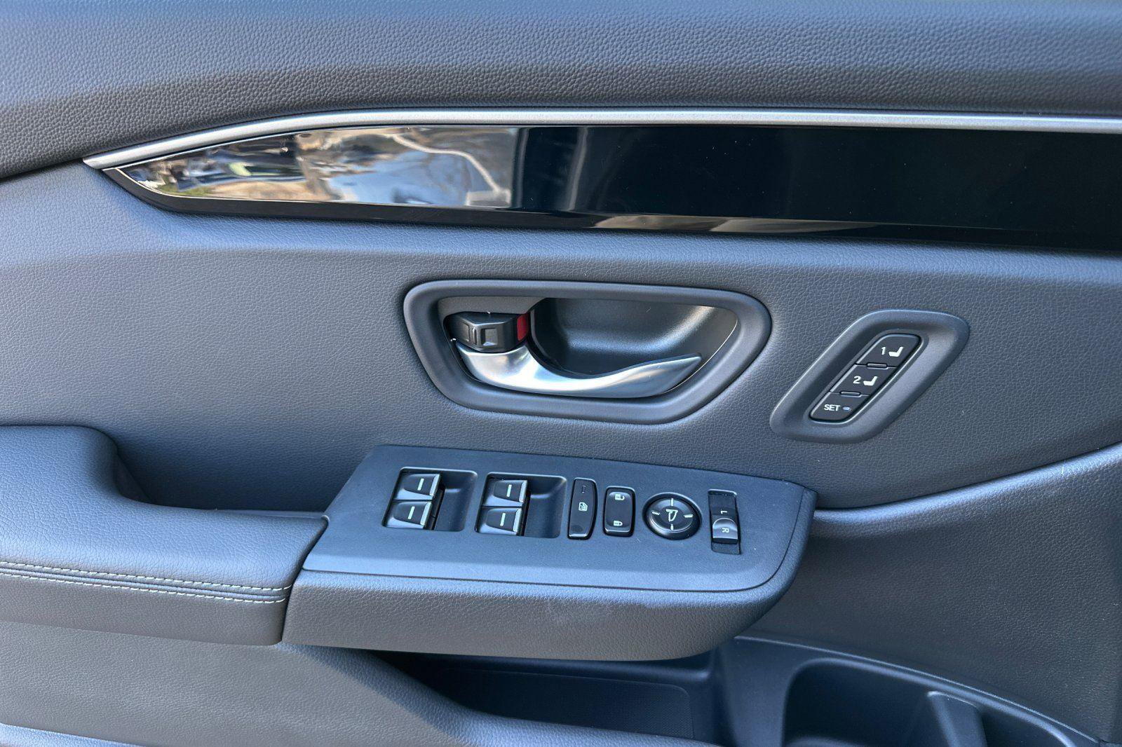 New 2025 Honda Pilot Touring image 8