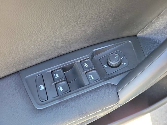 Used 2023 Volkswagen Tiguan S FWD image 17