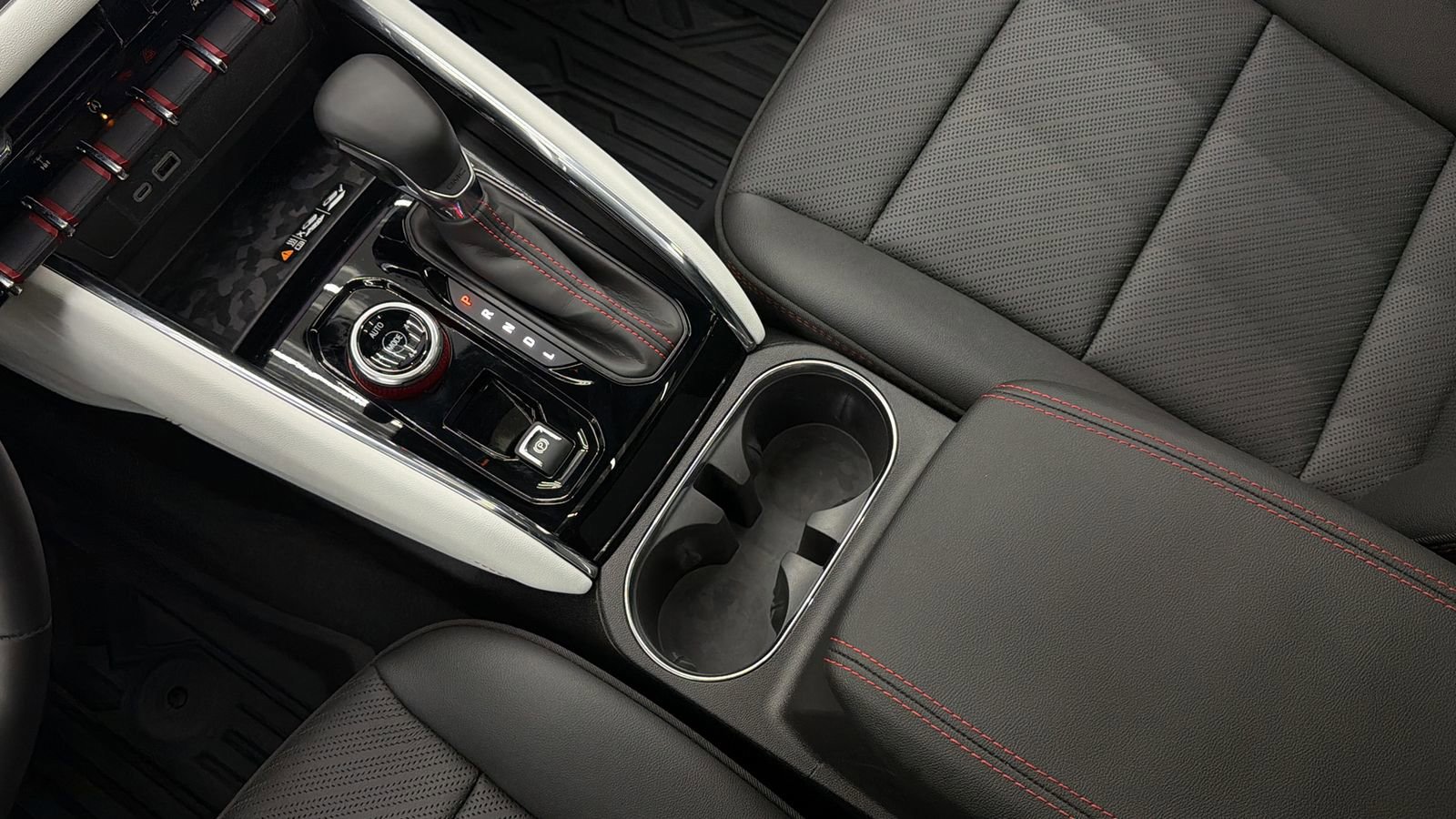 Used 2024 GMC Canyon AT4X image 26