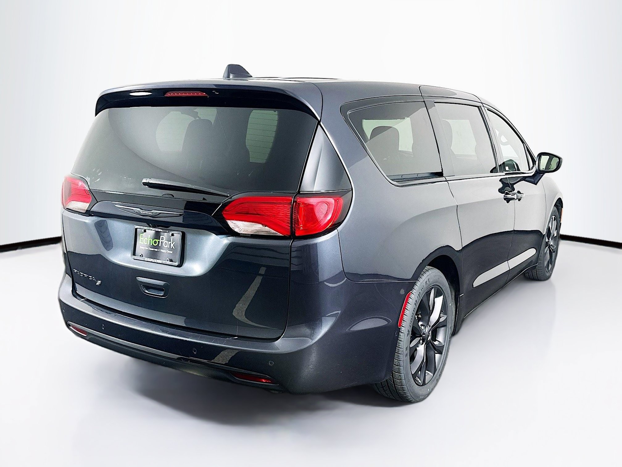 Used 2020 Chrysler Pacifica Touring w/ S Appearance Package FWD image 9
