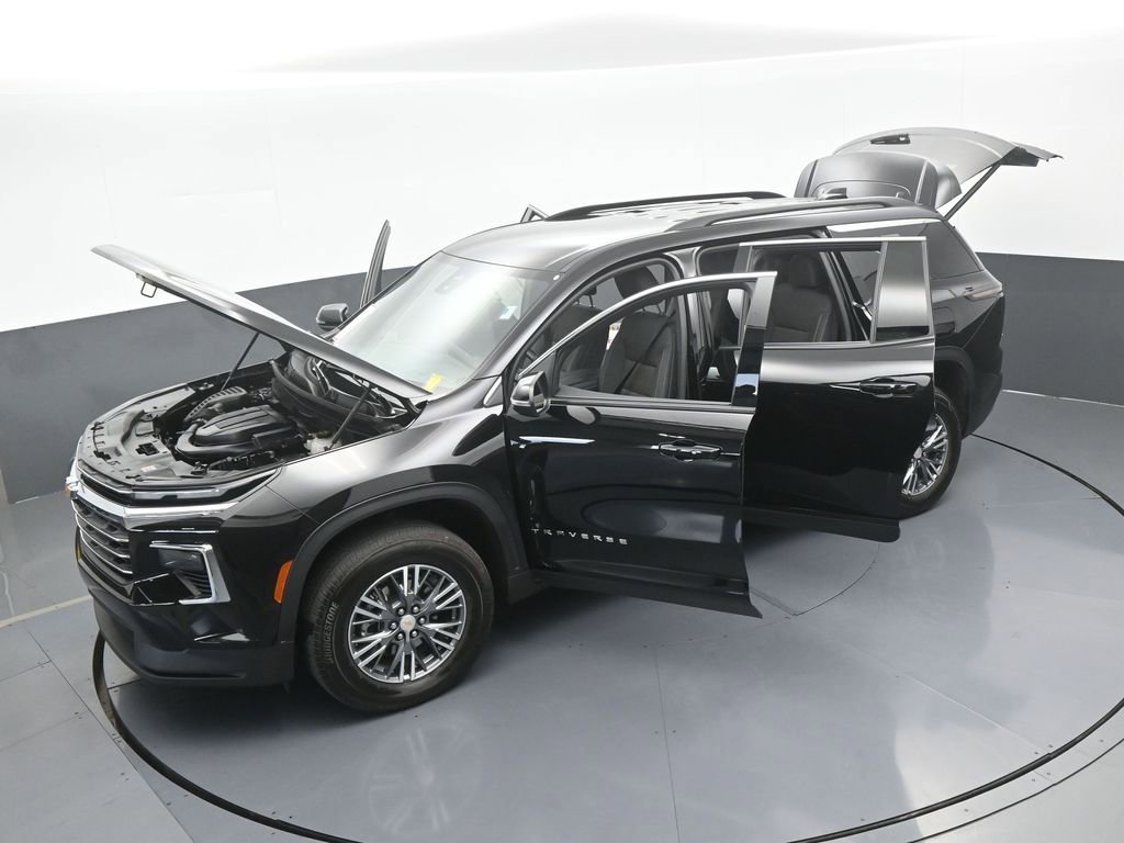 Used 2025 Chevrolet Traverse LT image 56
