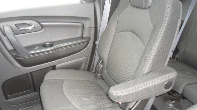 Used 2009 Chevrolet Traverse LT FWD image 38