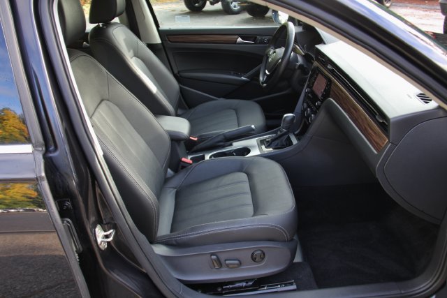 Used 2020 Volkswagen Passat 2.0T SEL FWD image 36
