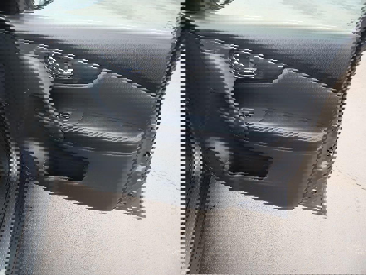 Used 2017 Nissan Rogue S image 31