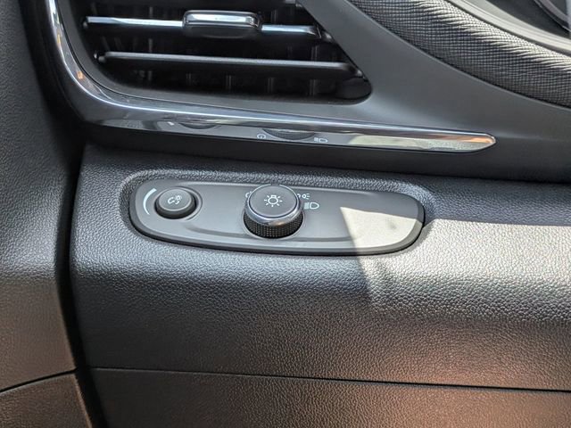 Used 2025 Buick Envista Preferred FWD image 25
