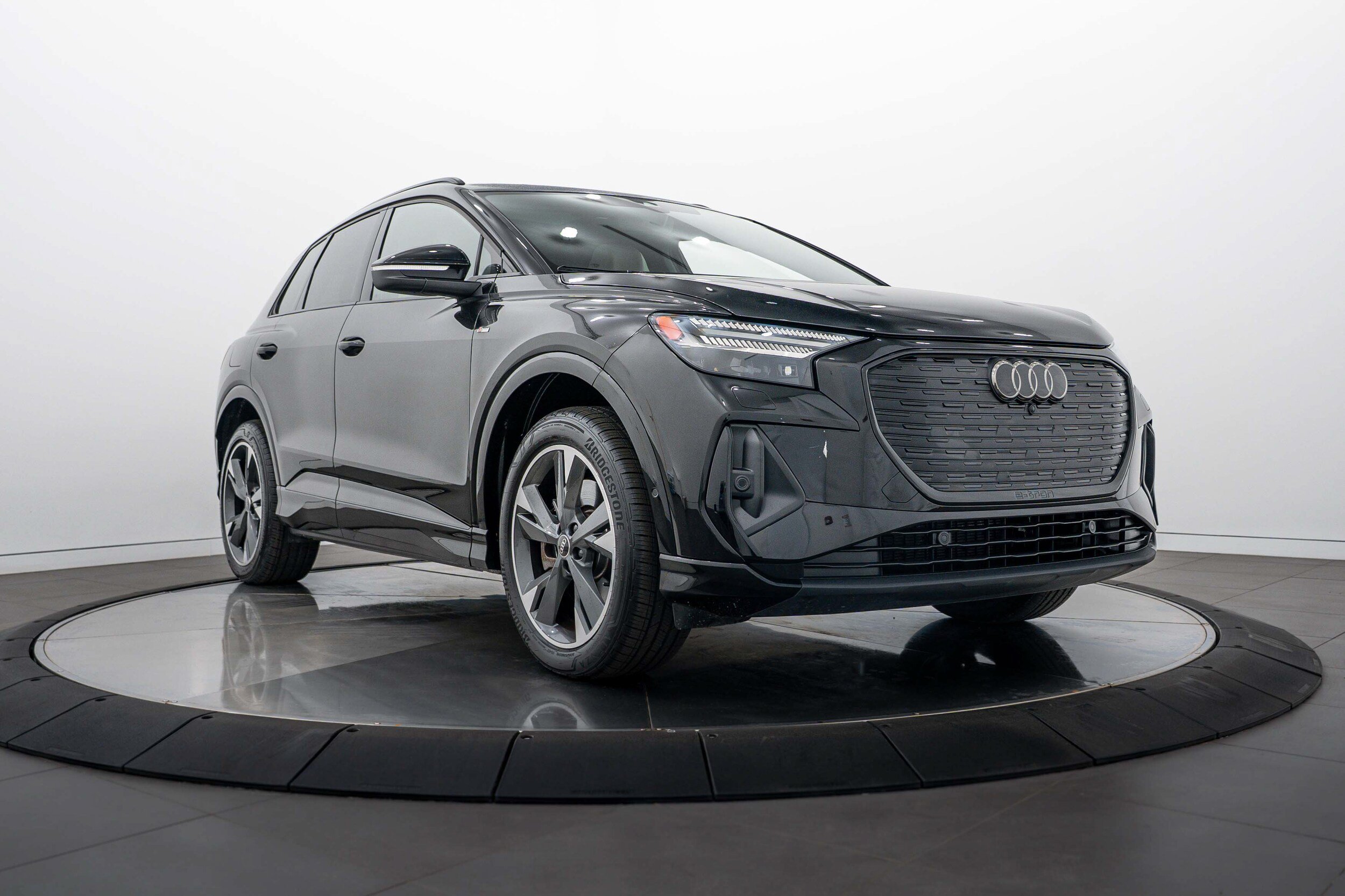Certified 2023 Audi Q4 e-tron Prestige AWD/4WD image 1