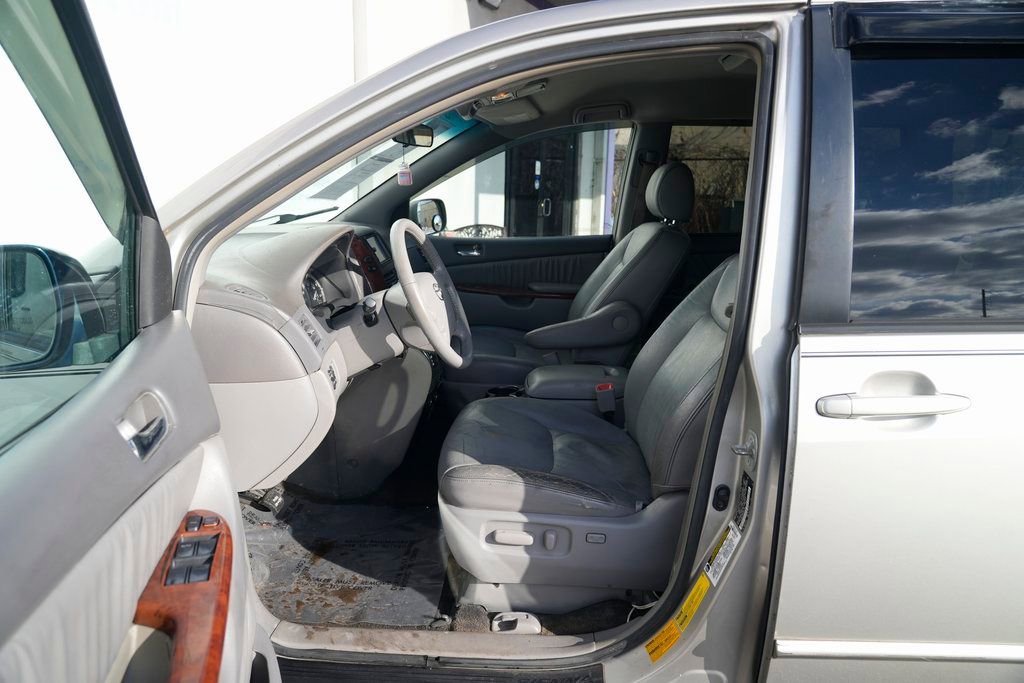 Used 2005 Toyota Sienna XLE image 17