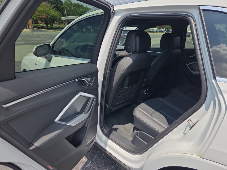 Used 2019 Audi Q3 2.0T Premium Plus w/ Premium Plus Package AWD/4WD image 34