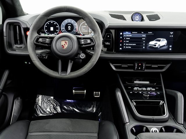 Certified 2025 Porsche Cayenne GTS image 18