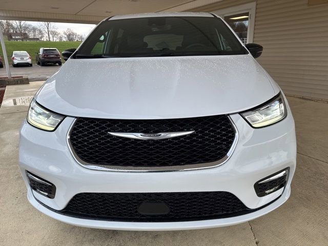 Used 2025 Chrysler Pacifica Select image 8