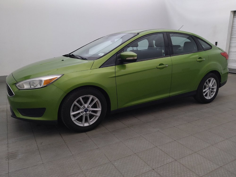 Used 2018 Ford Focus SE w/ Cold Weather Package FWD image 2