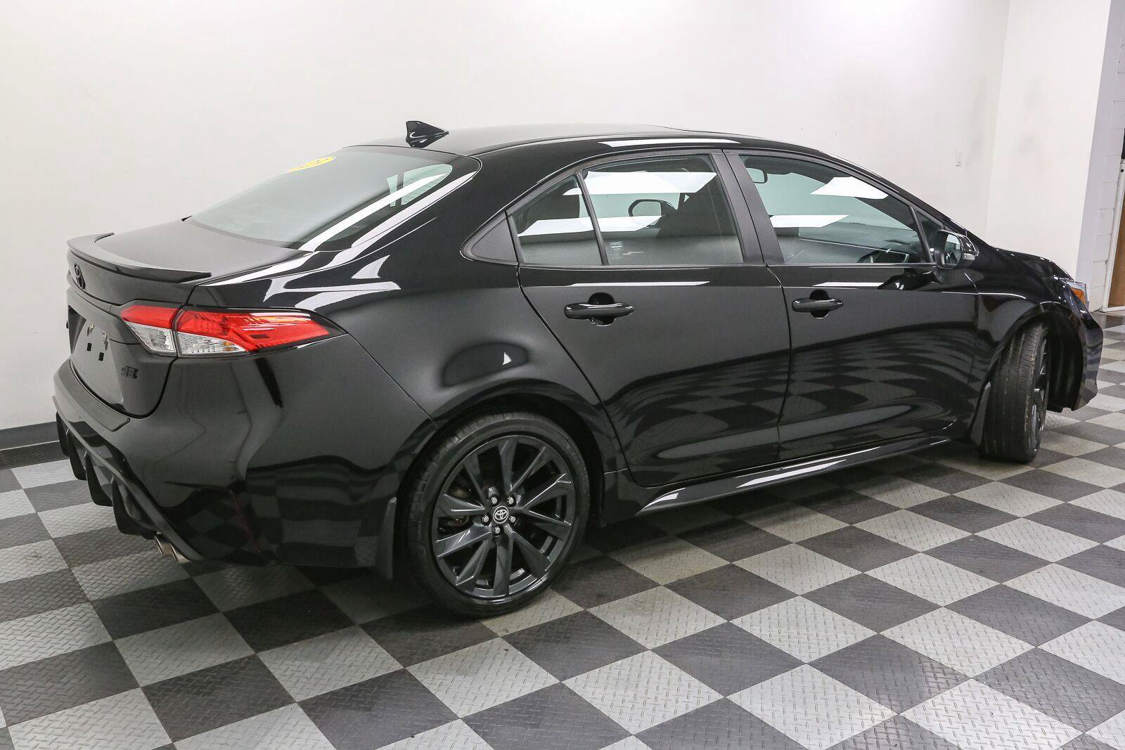 Used 2023 Toyota Corolla SE w/ SE Premium Package FWD image 8