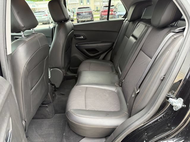 Used 2020 Chevrolet Trax LT w/ LT Convenience Package AWD/4WD image 23