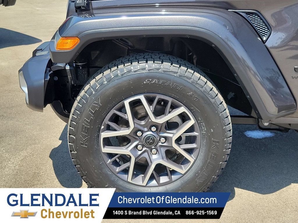 Used 2025 Jeep Wrangler Unlimited Sahara AWD/4WD image 18