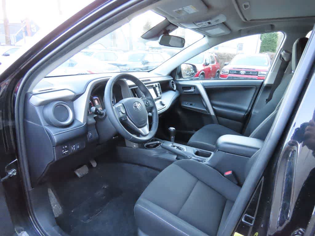 Used 2018 Toyota RAV4 XLE image 2