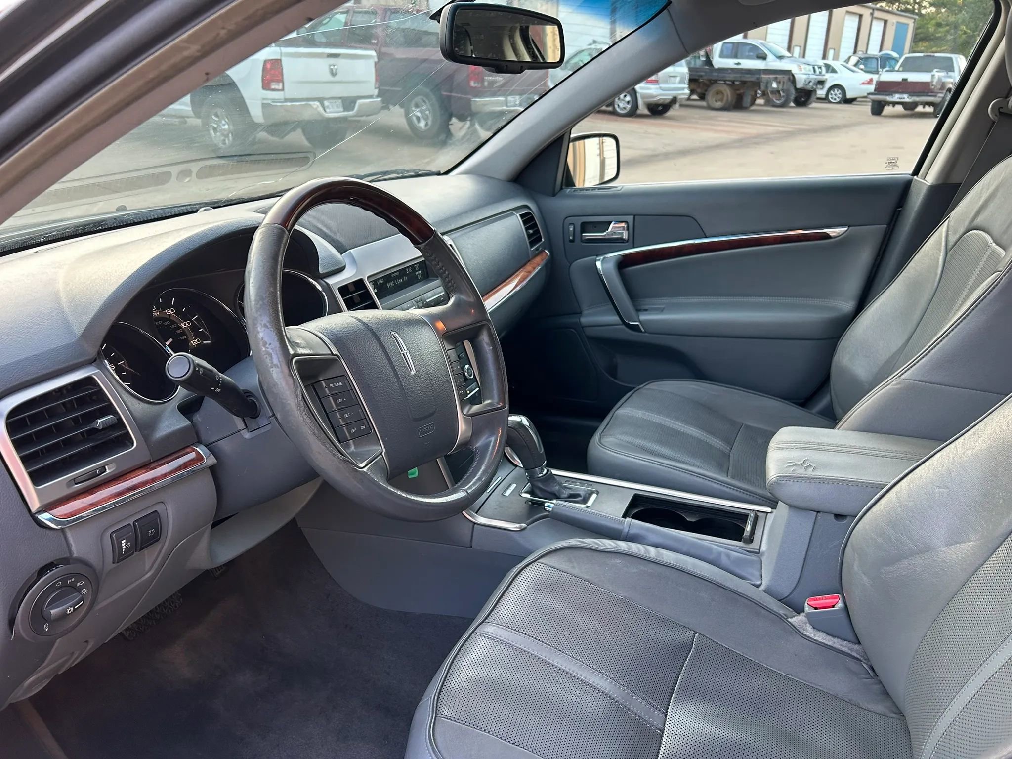 Used 2010 Lincoln MKZ FWD image 11