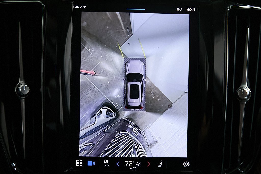 Certified 2023 Volvo XC60 B5 Ultimate w/ Climate Package image 28