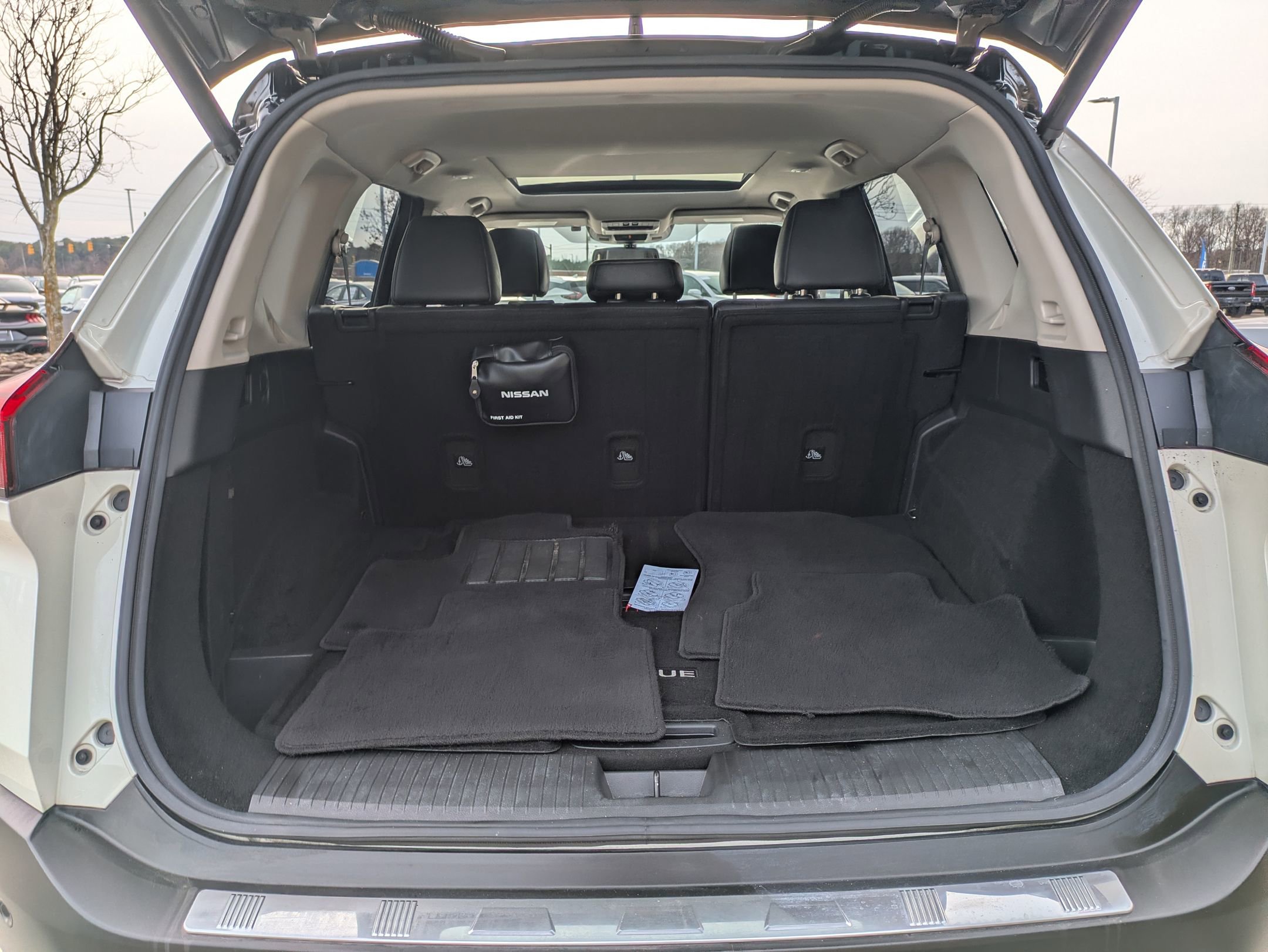 Used 2021 Nissan Rogue Platinum image 31