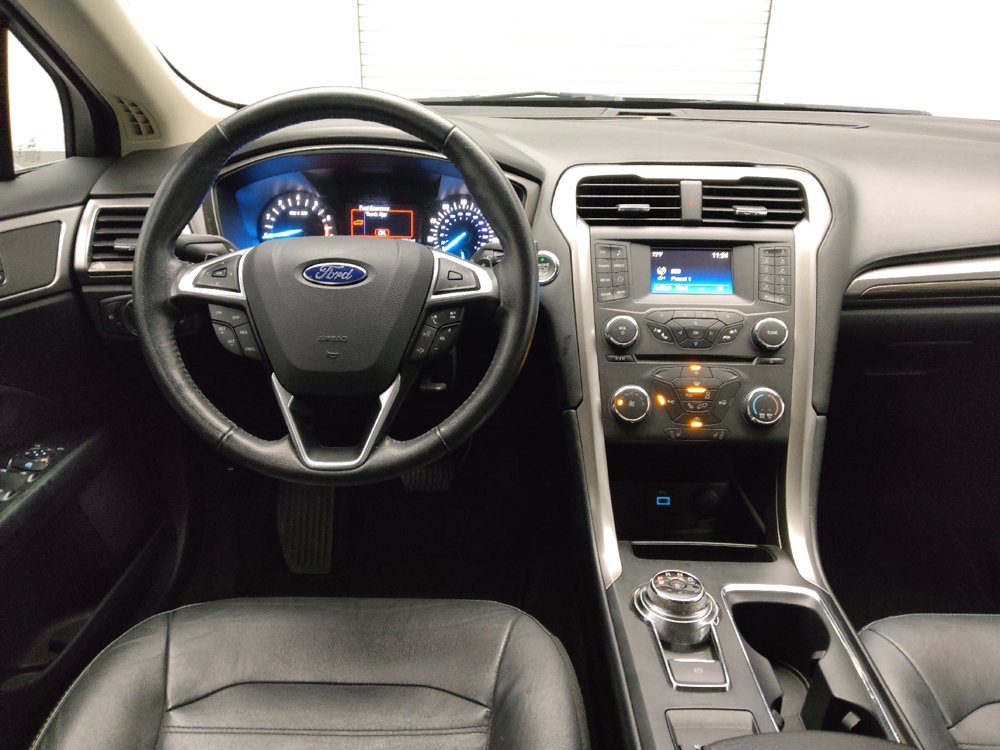 Used 2017 Ford Fusion SE FWD image 22