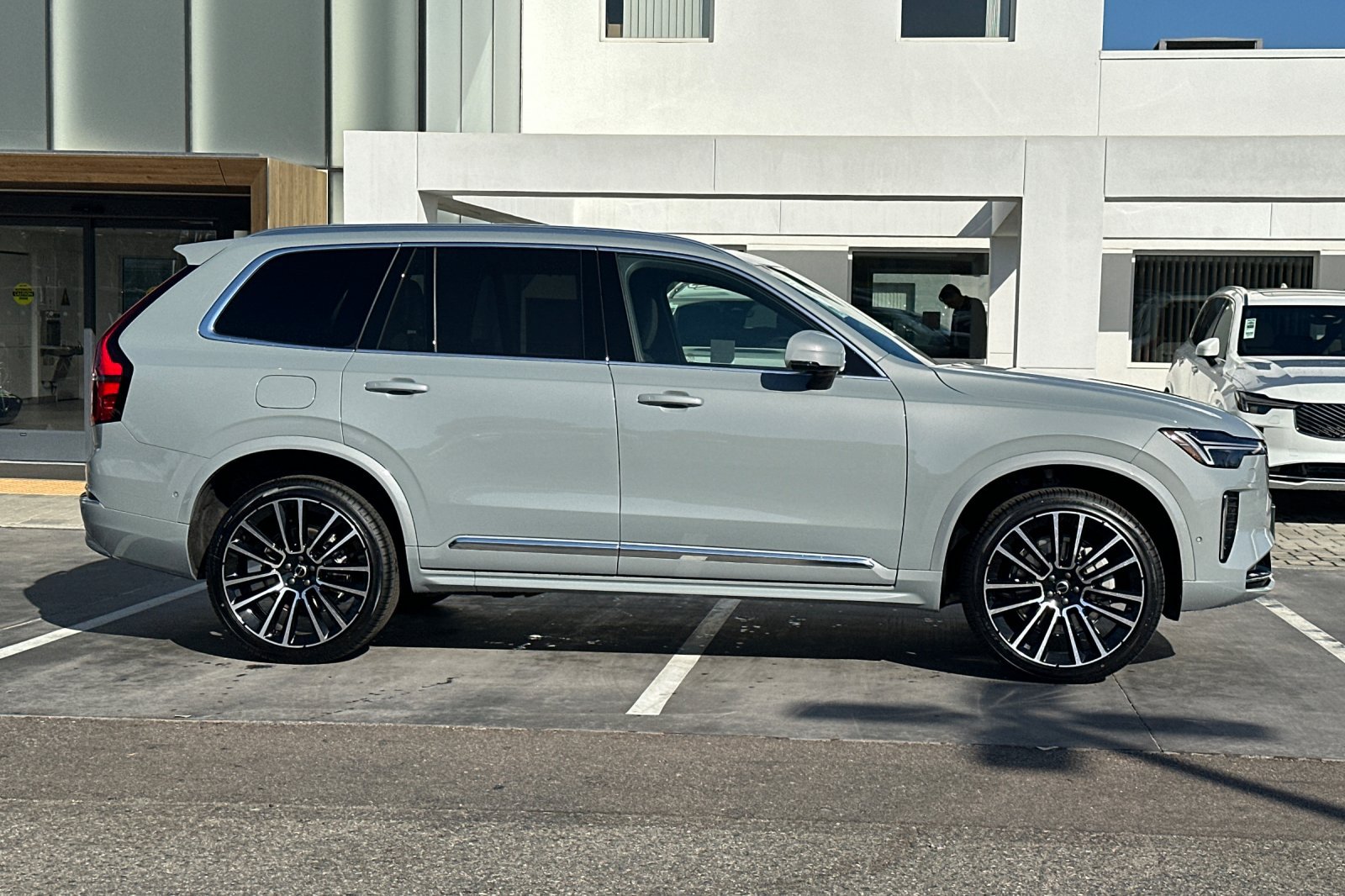 New 2027 Volvo XC90 B6 Plus AWD/4WD image 3