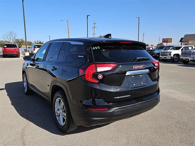Used 2023 GMC Terrain SLE image 3