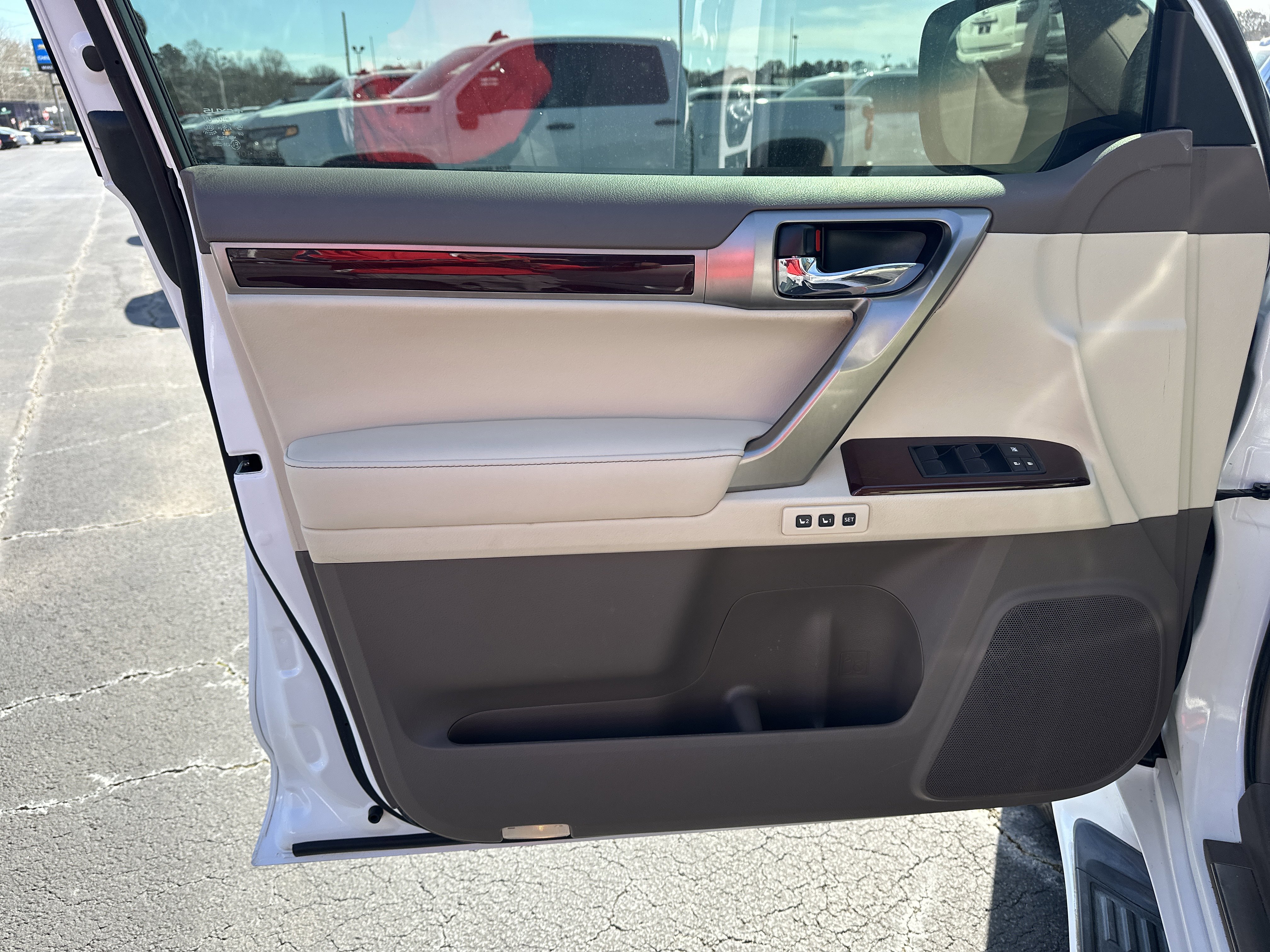 Used 2016 Lexus GX 460 w/ Premium Package image 11