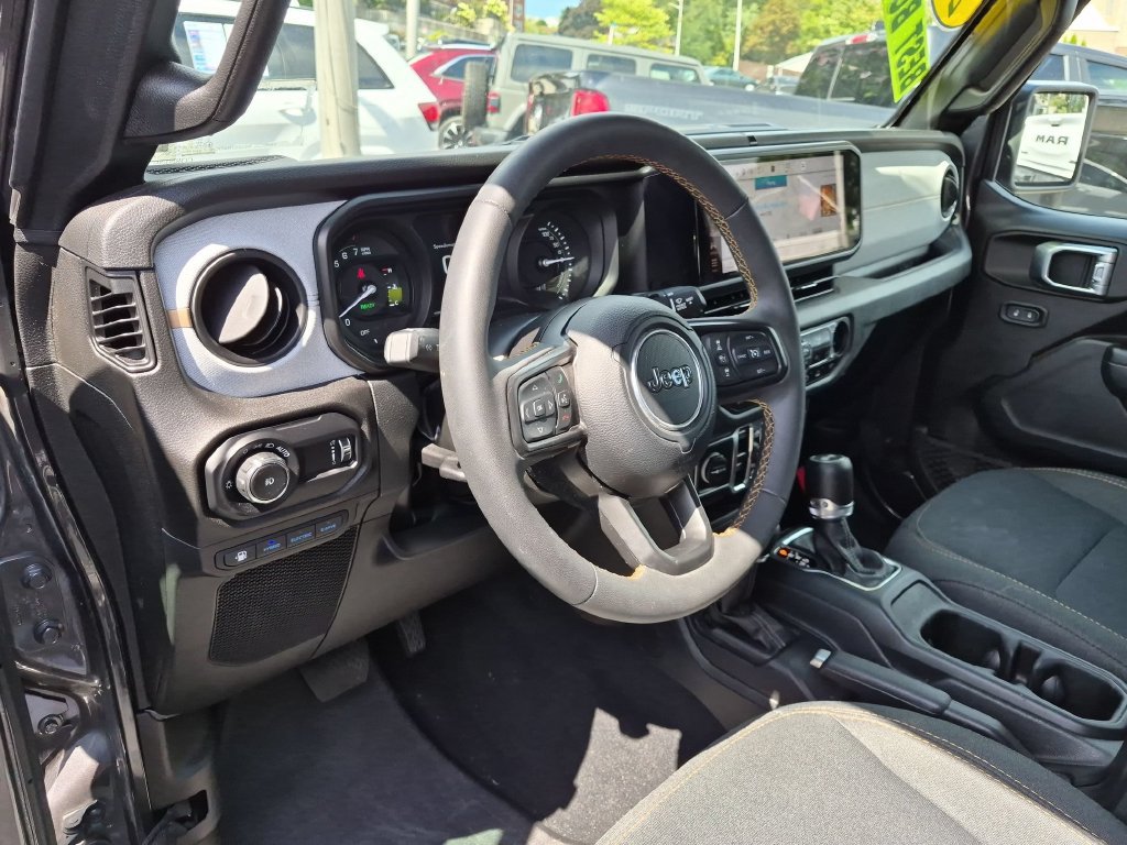 Used 2024 Jeep Wrangler Unlimited w/ Convenience Group AWD/4WD image 8