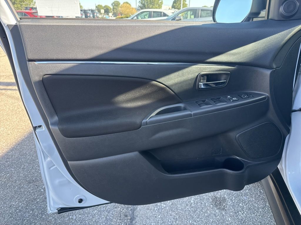 Used 2025 Mitsubishi Outlander Sport ES image 27
