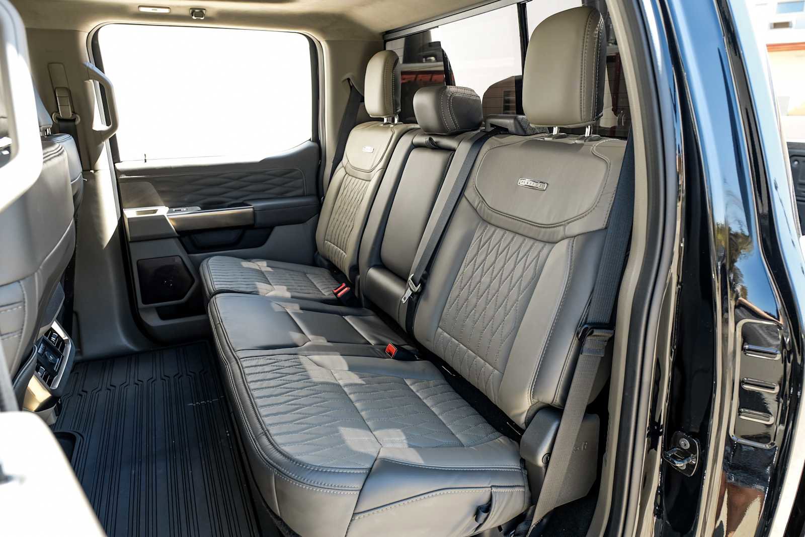 Used 2025 Ford F450 Platinum w/ Platinum Plus Package image 40