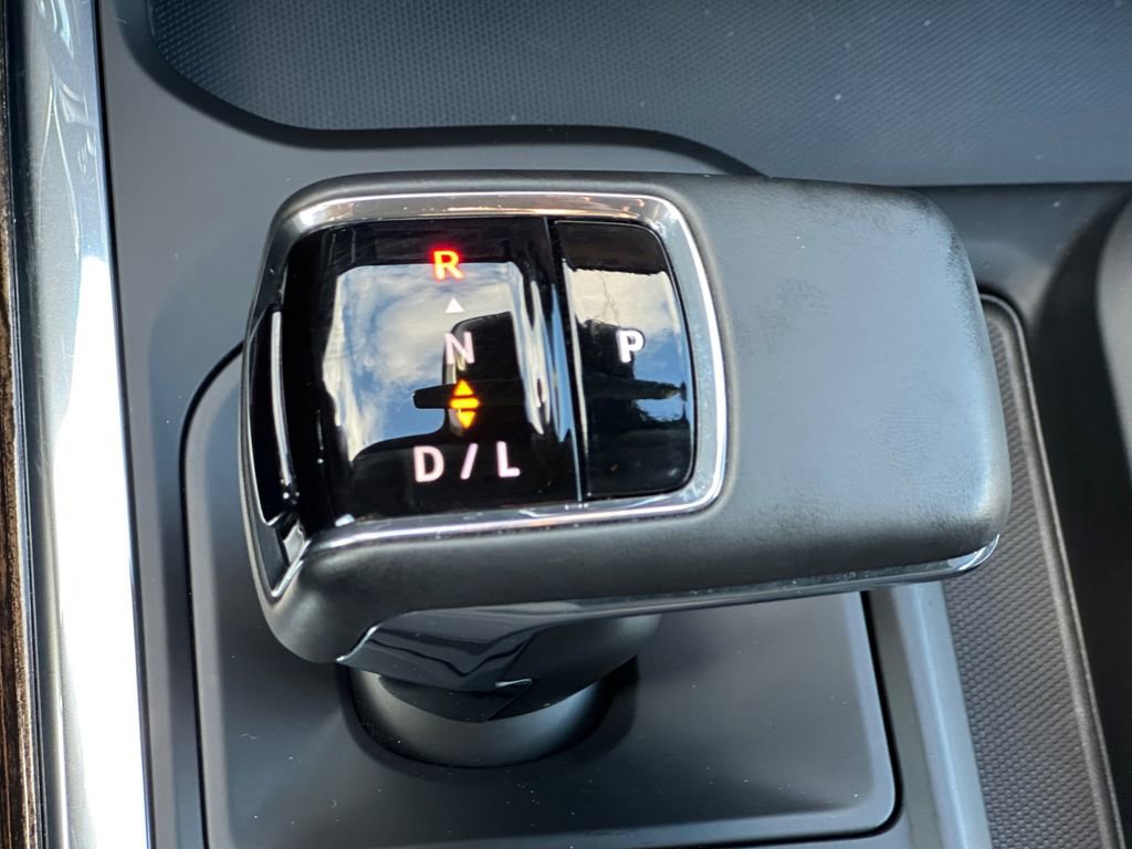 Used 2025 GMC Sierra 1500 Elevation image 18