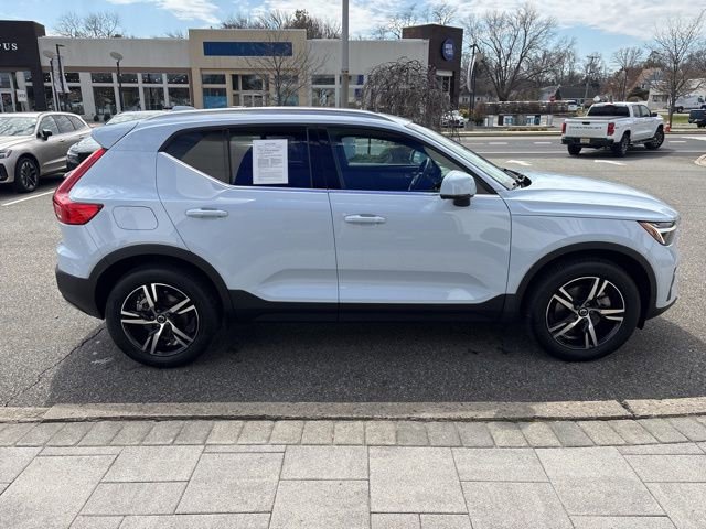 Used 2025 Volvo XC40 B5 Core image 6