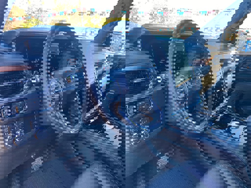 Used 2025 GMC Yukon XL Denali image 29